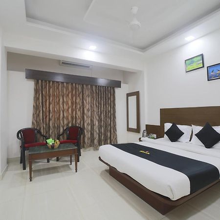 Saish Hotel Shirdi Bagian luar foto