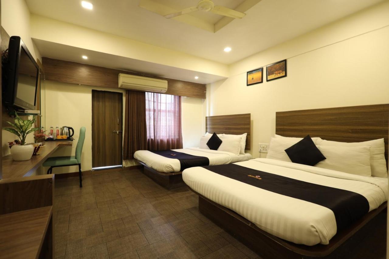 Saish Hotel Shirdi Bagian luar foto