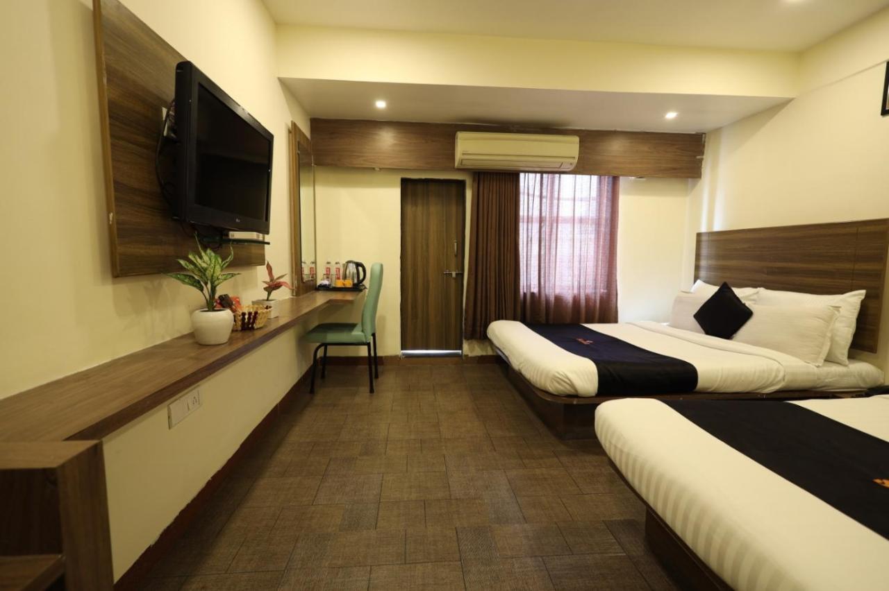 Saish Hotel Shirdi Bagian luar foto