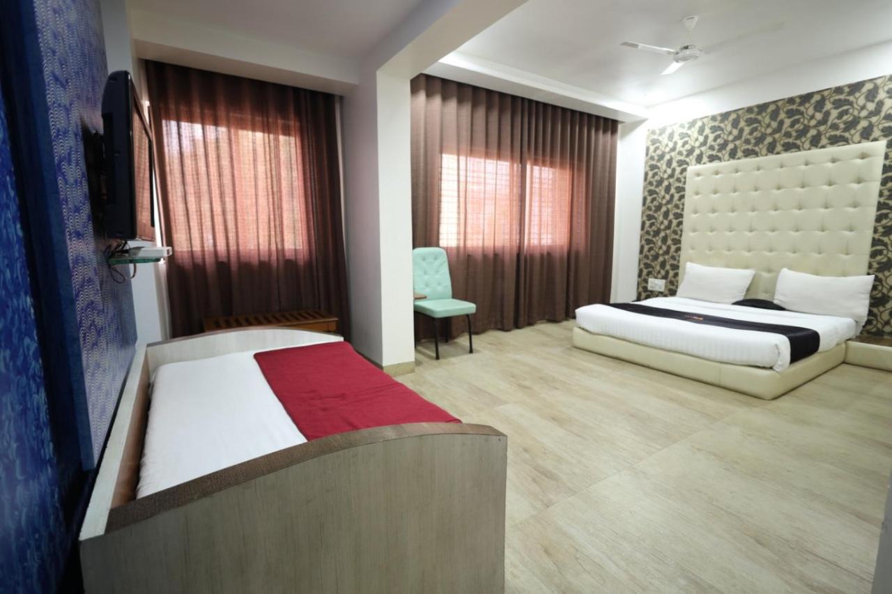 Saish Hotel Shirdi Bagian luar foto