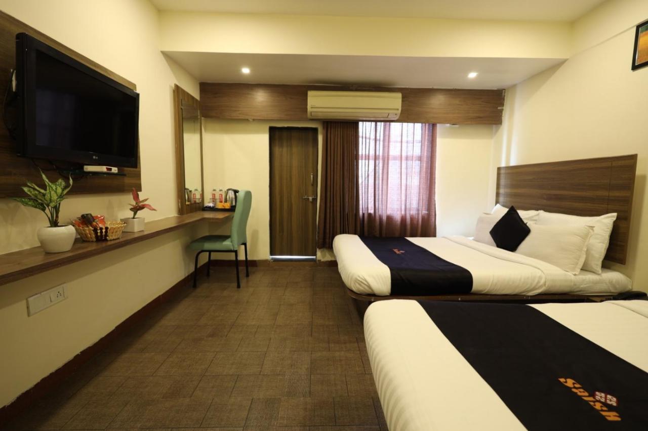 Saish Hotel Shirdi Bagian luar foto