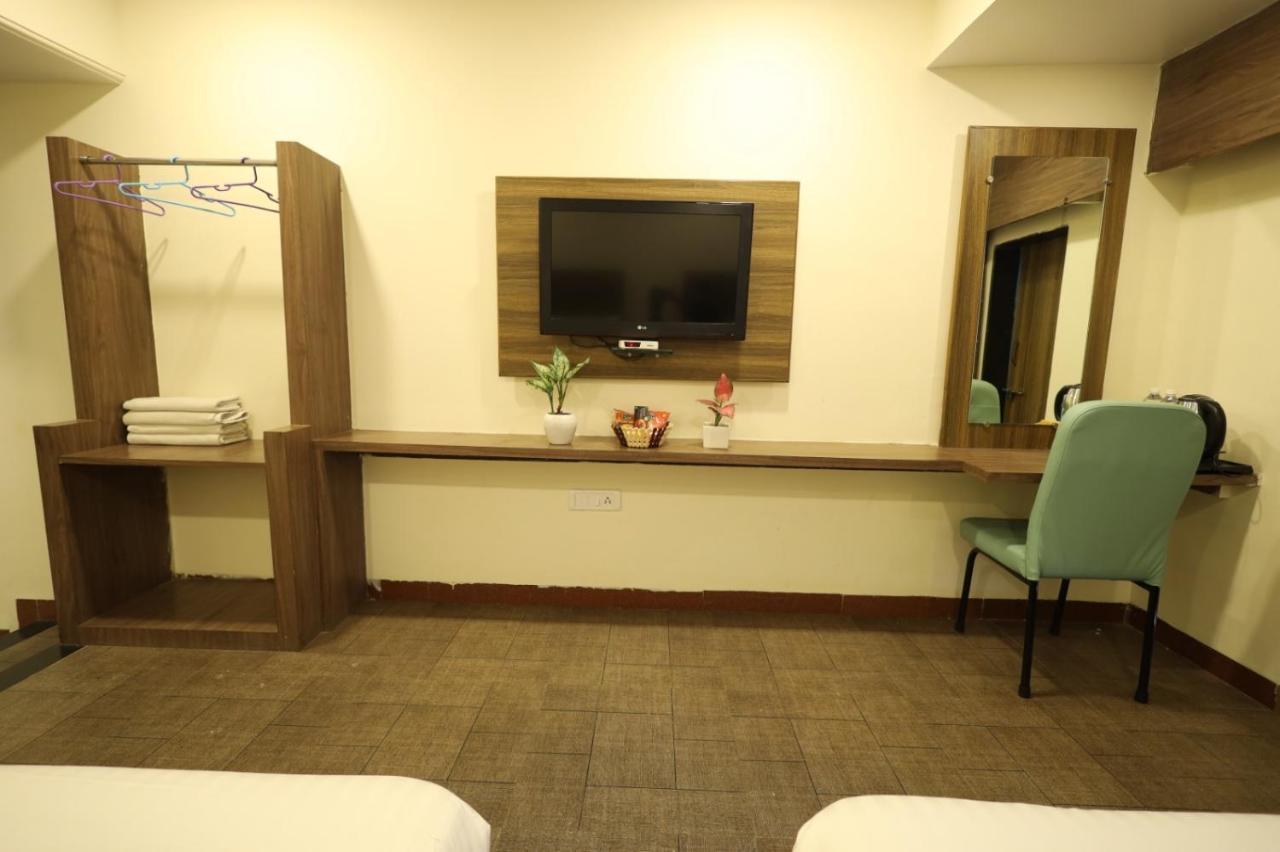 Saish Hotel Shirdi Bagian luar foto