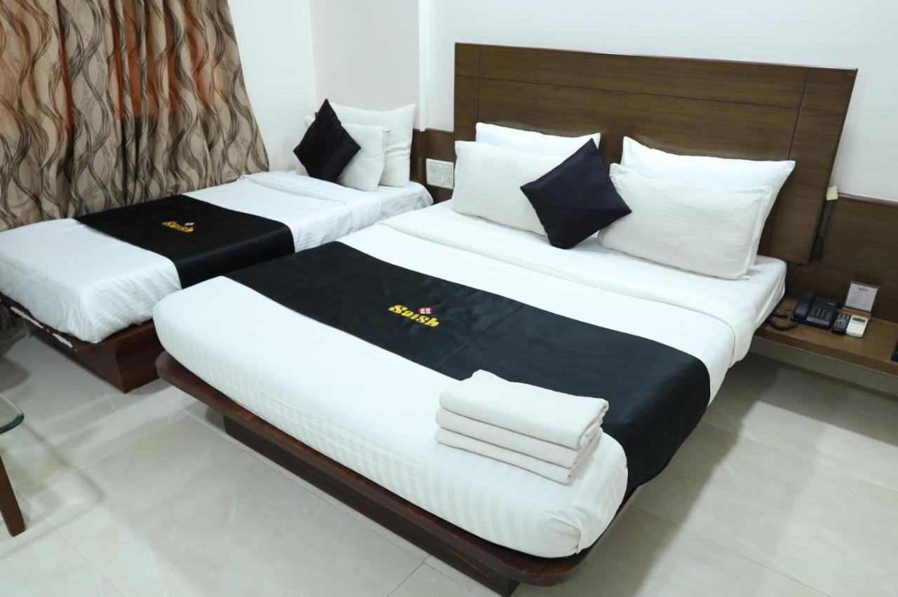 Saish Hotel Shirdi Bagian luar foto