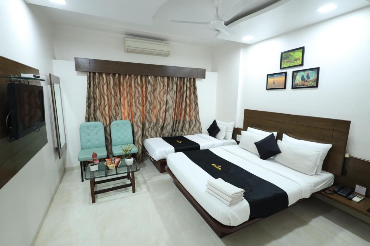 Saish Hotel Shirdi Bagian luar foto