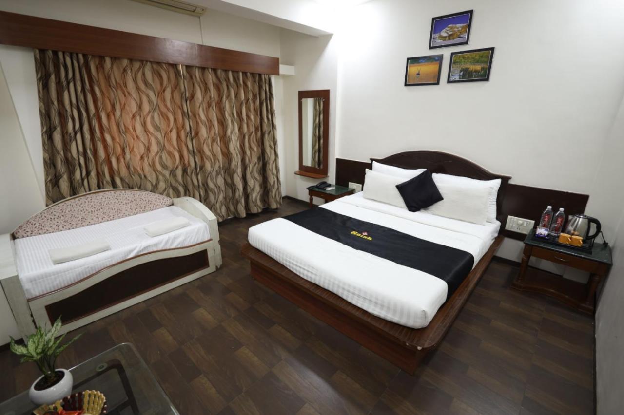 Saish Hotel Shirdi Bagian luar foto