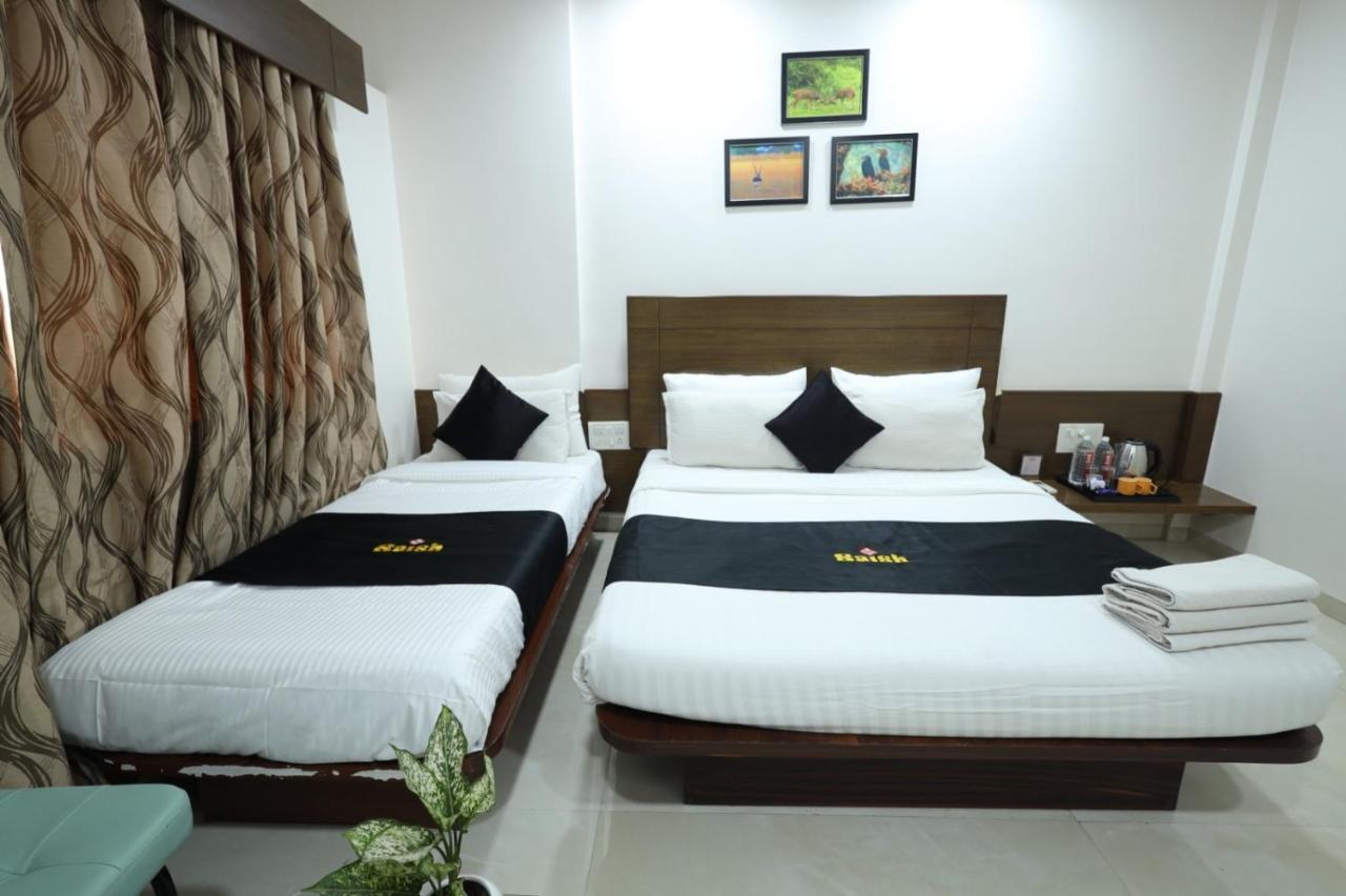 Saish Hotel Shirdi Bagian luar foto