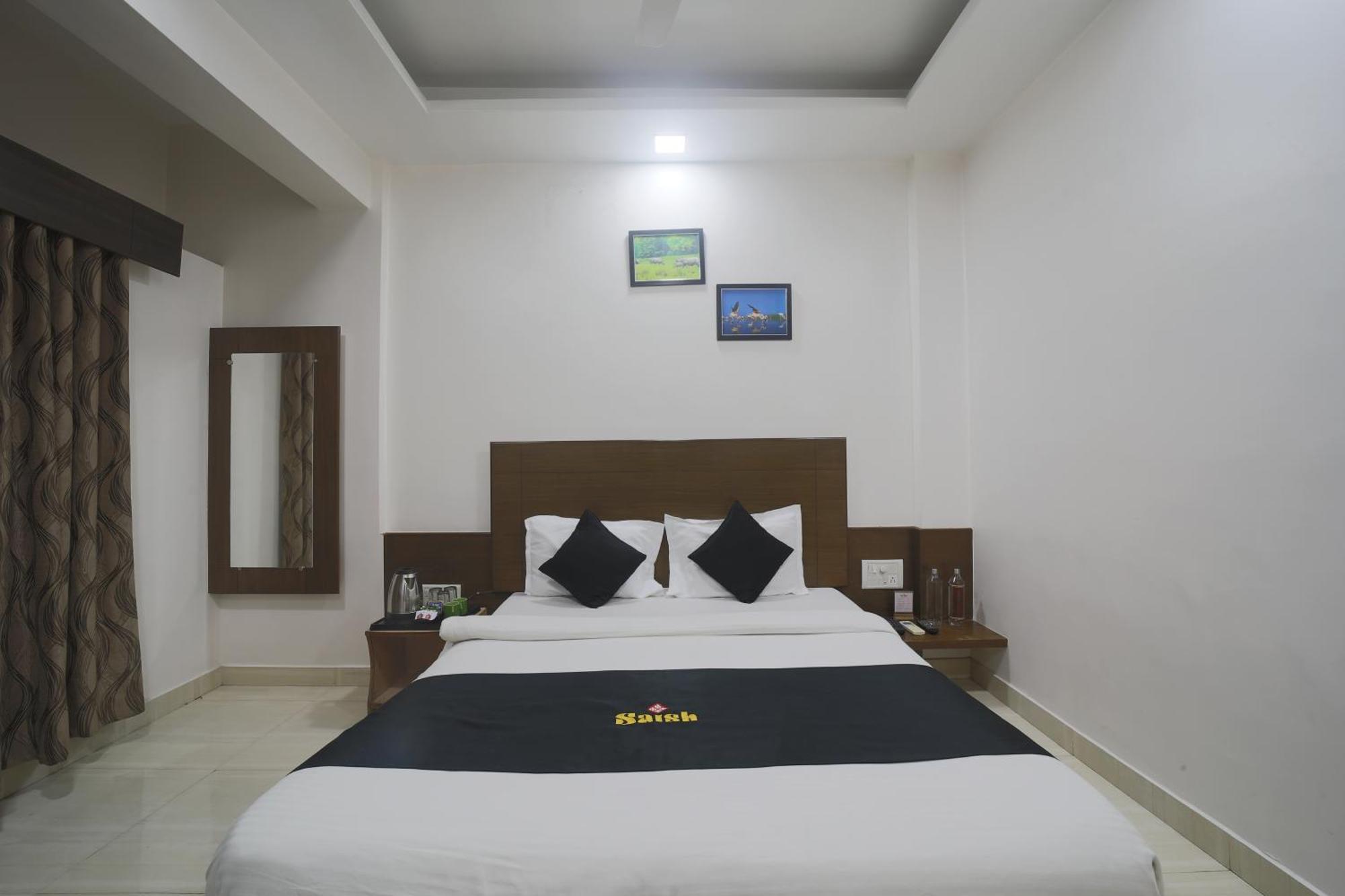 Saish Hotel Shirdi Bagian luar foto
