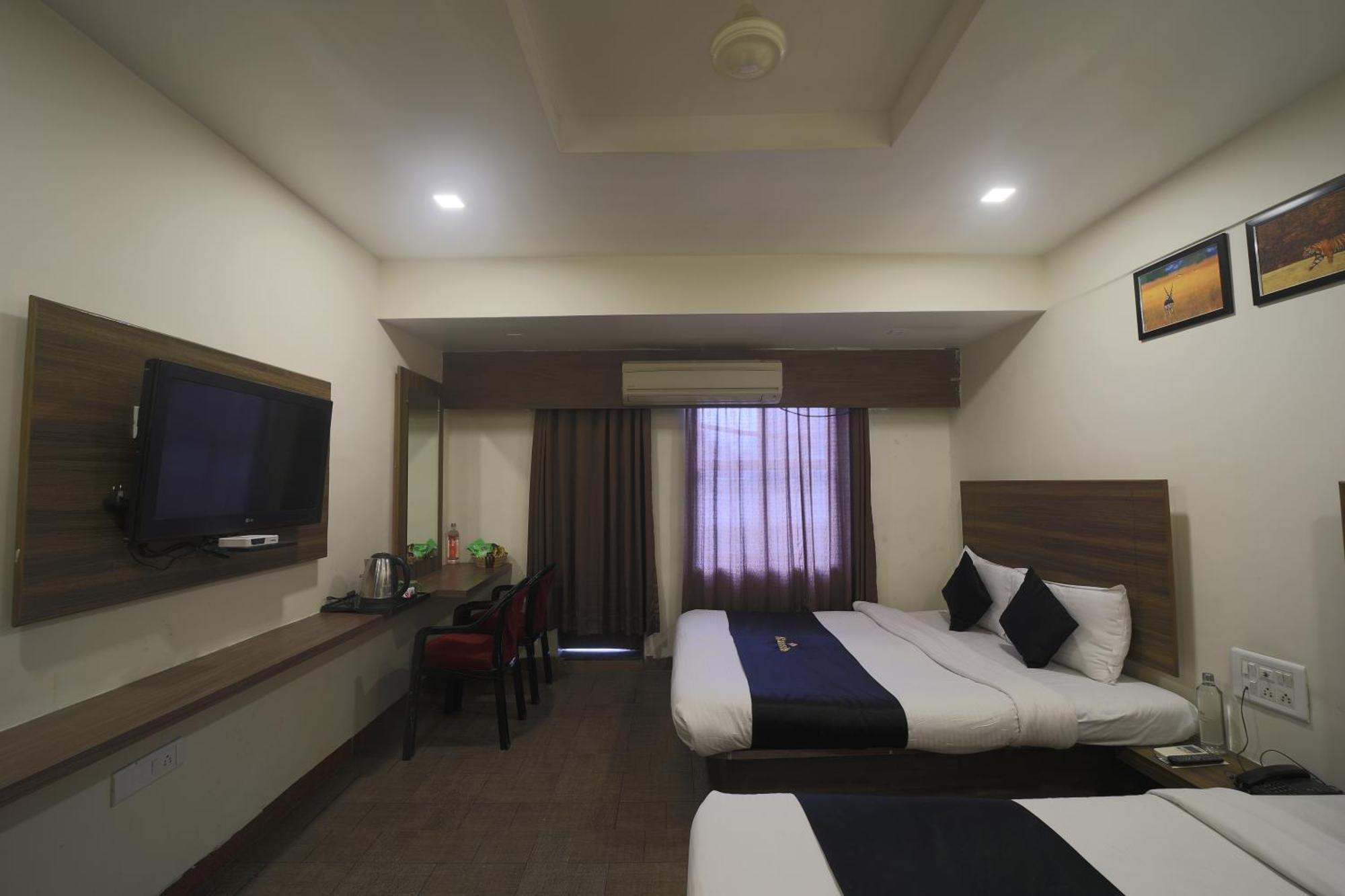 Saish Hotel Shirdi Bagian luar foto