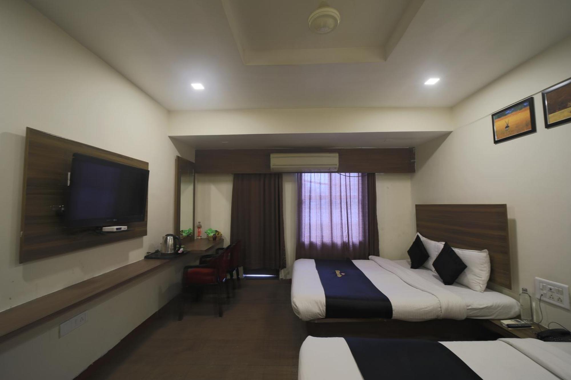Saish Hotel Shirdi Bagian luar foto