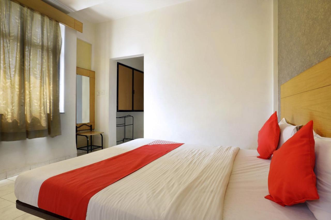 Saish Hotel Shirdi Bagian luar foto